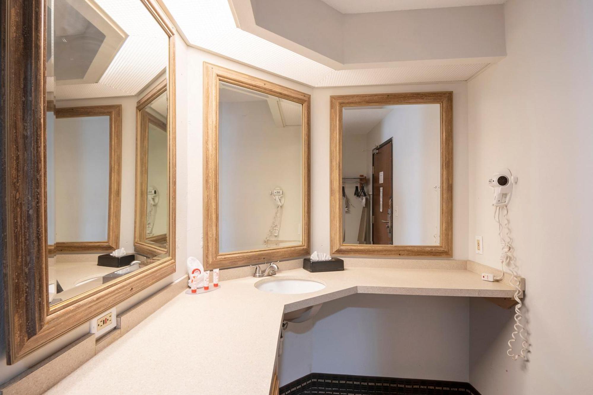 Oyo Townhouse Houston Airport North Hotell Eksteriør bilde
