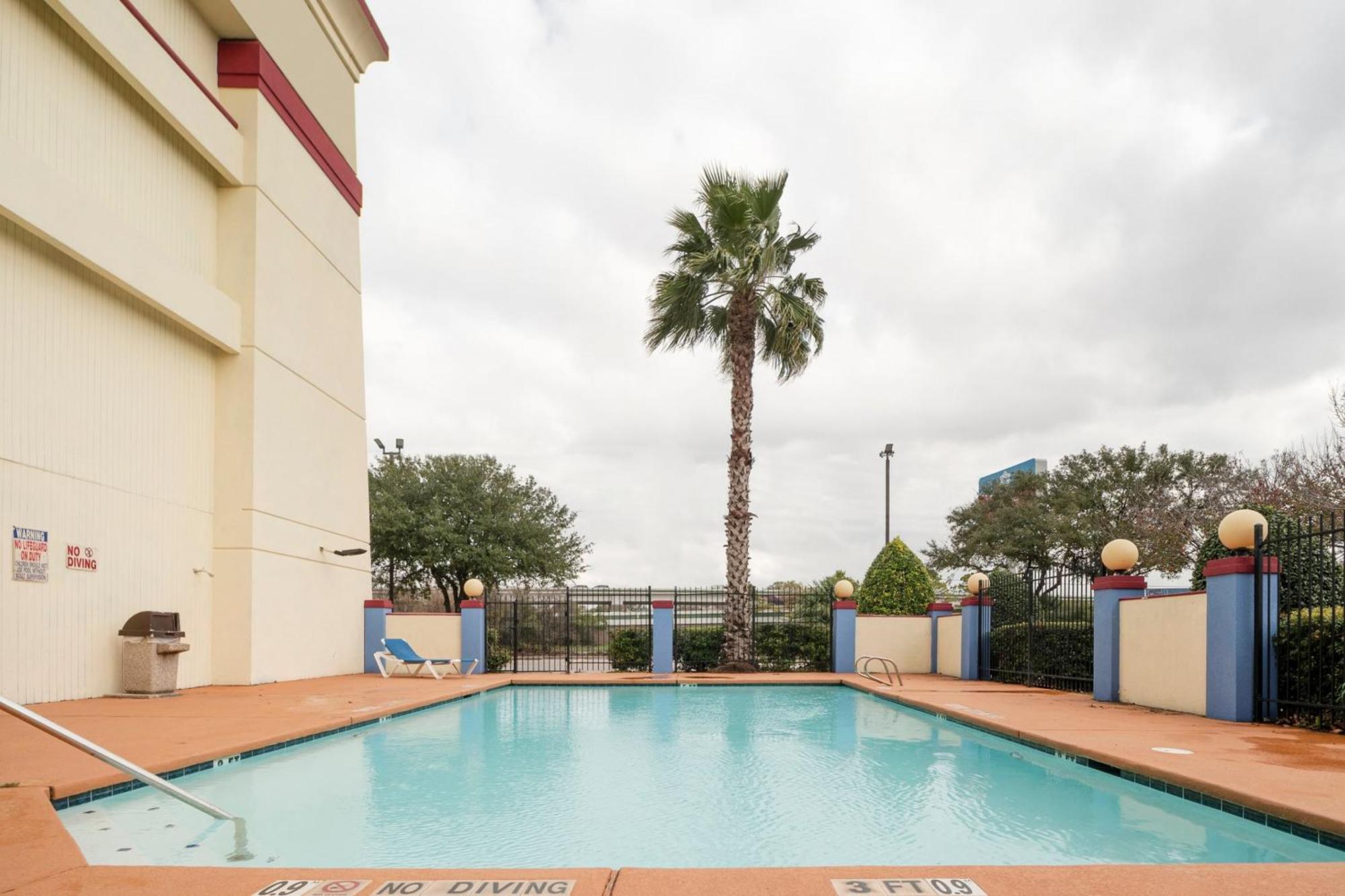 Oyo Townhouse Houston Airport North Hotell Eksteriør bilde